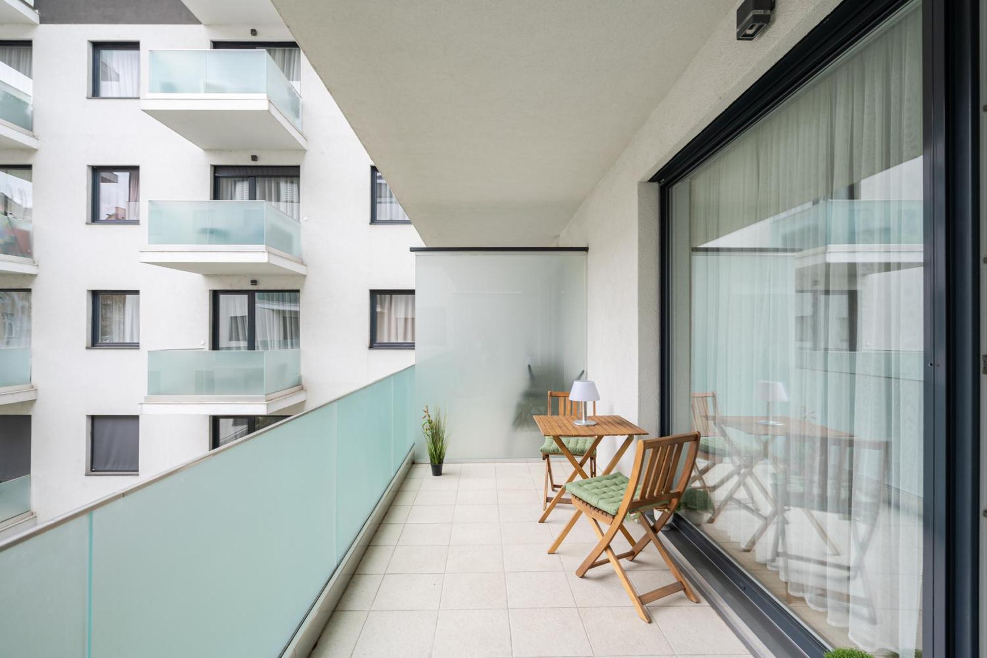 Blooming Budapest Apartment With Free Underground Parking Bagian luar foto