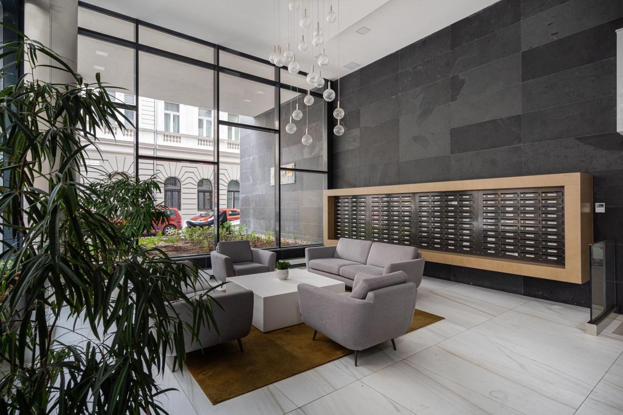Blooming Budapest Apartment With Free Underground Parking Bagian luar foto